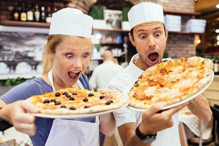 Pizza Mani Nel Cuore Di Roma