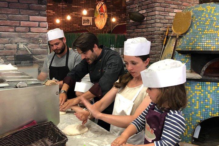 Pizza Mani Nel Cuore Di Roma