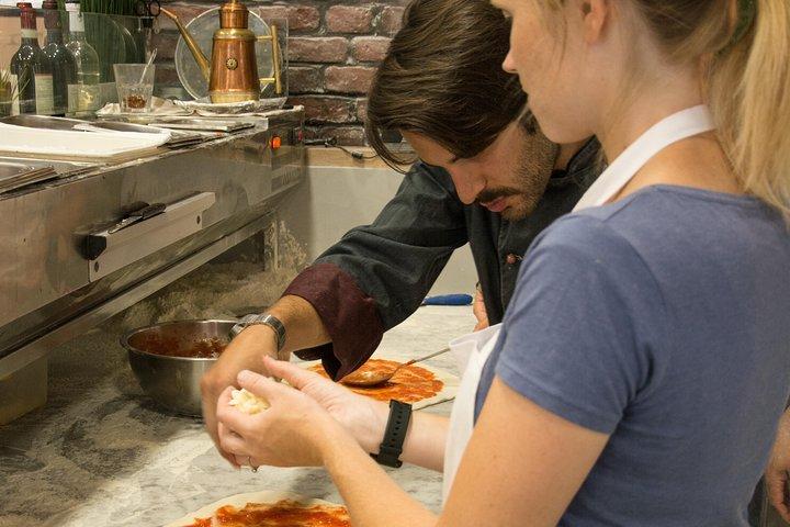 Pizza Mani Nel Cuore Di Roma