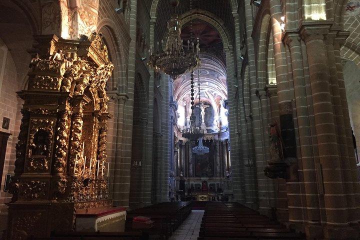 Full Day Private Tour in Évora and Arraiolos