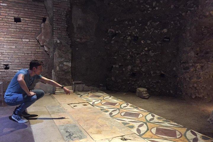 Tour VIP del Coliseo, el Foro y el Monte Palatino con un guía doctorado