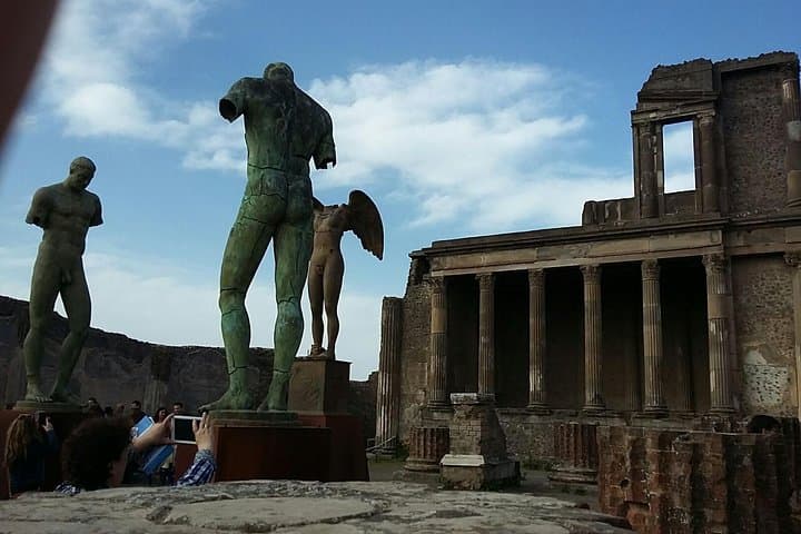 Pompeii excavations and its vineyards