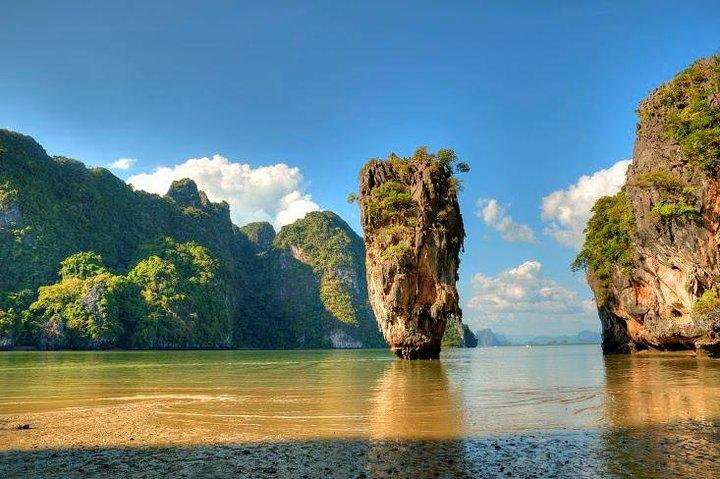 Tour privado de la isla de James Bond y la bahía de Phang Na en bote de cola larga