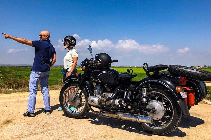 Esperienza privata in sidecar vintage a Valencia con una Guida locale