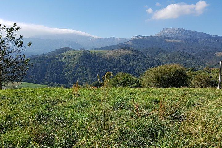 Bizkaia, Duranguesado Route. Splendidi villaggi e paesaggi montani.