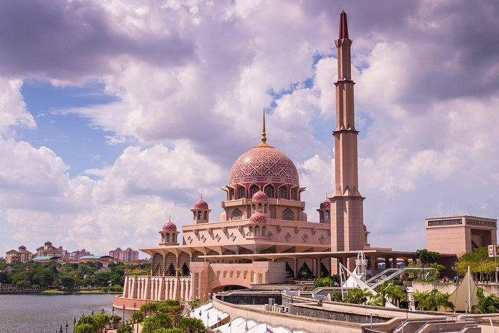 Visite de la ville de Putrajaya au départ de Kuala Lumpur avec croisière touristique