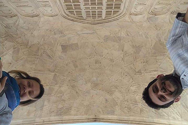 Sonnenaufgangstour durch Taj Mahal mit Guide