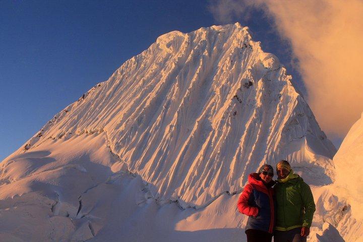 アルパマヨに登る「世界で最も美しい山」