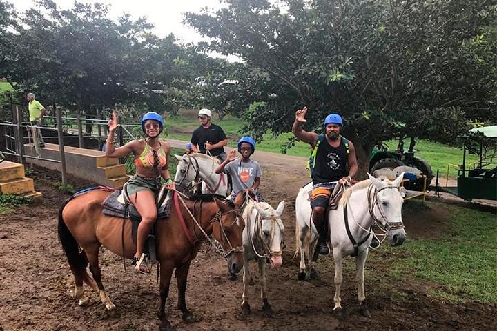 Abenteuertour Heiße Quellen, Ziplining, Wasserrutsche & Kultur