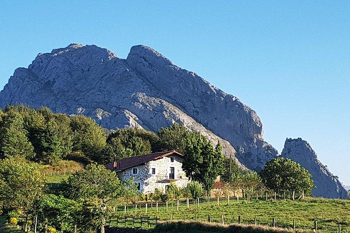 Bizkaia, Duranguesado Route. Splendidi villaggi e paesaggi montani.