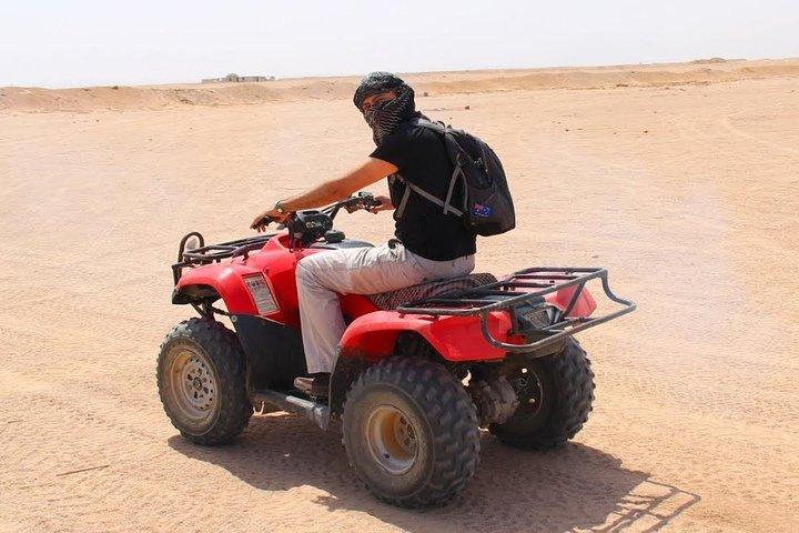 Quad bike Pyramids desert tour