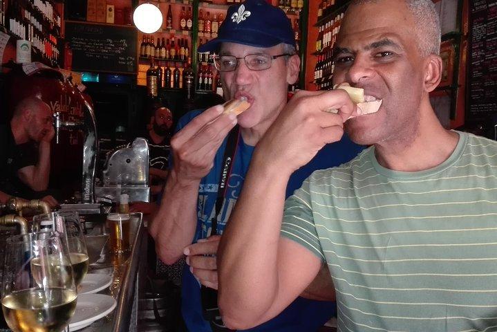 Madrid Local's Wein- und Tapas-Mittagessentour mit einer Prise Geschichte