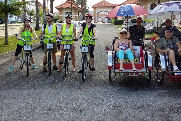 Excursão patrimonial completa em Penang George Town de bicicleta e Trishaw (metrô)