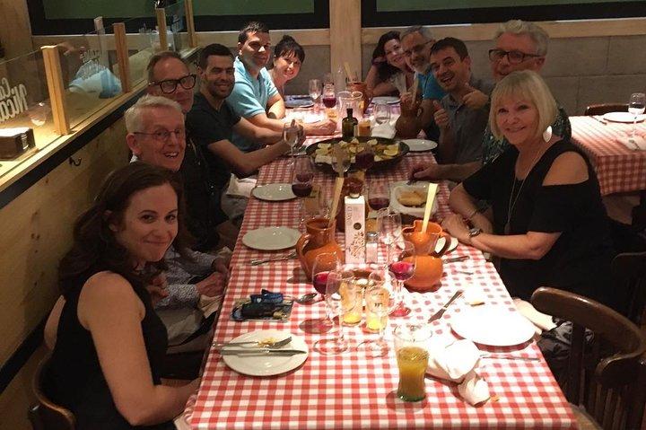 Madrid Local's Wein- und Tapas-Mittagessentour mit einer Prise Geschichte