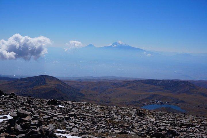 Stig op til Mount Aragats fra Jerevan