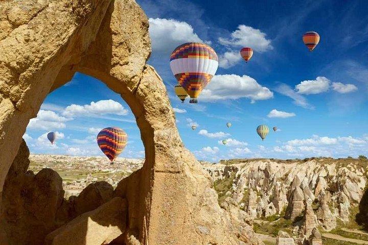 5-Day Istanbul and Cappadocia Tour with a Hot Air Balloon Flight