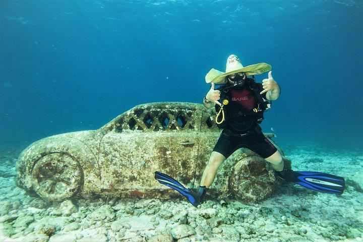 Para los buceadores certificados, el Under Water Museum y el Manchones Reef