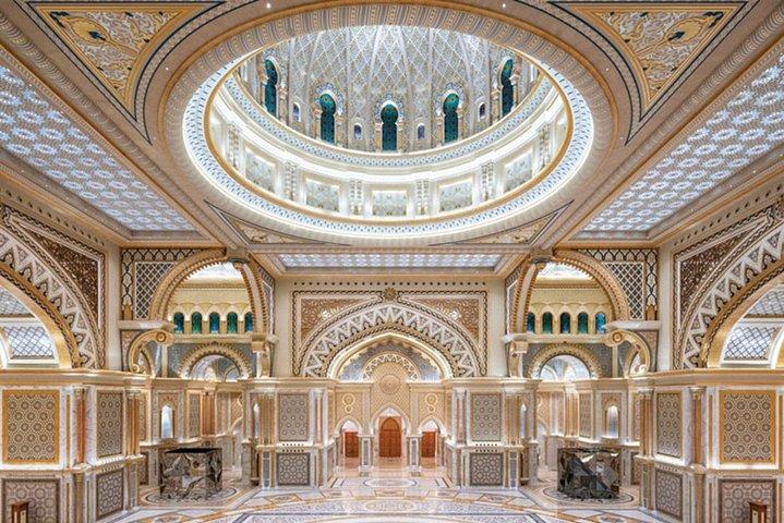 Moderne Stadtrundfahrt in Abu Dhabi