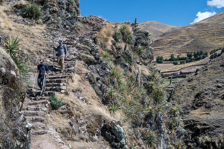 HuchuycoscoへのInca Trail（グループ出発）