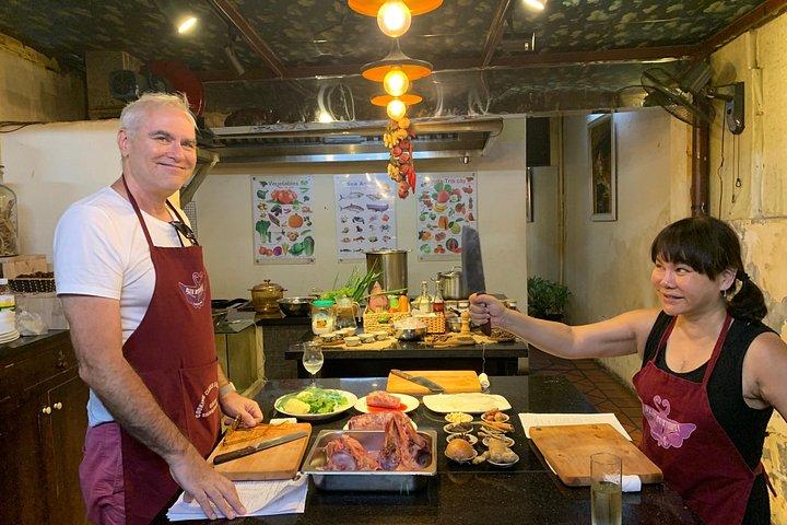Local Market Tour and Private Cooking Class