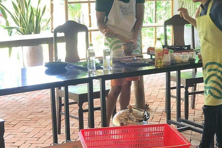 Local Market Tour and Private Cooking Class