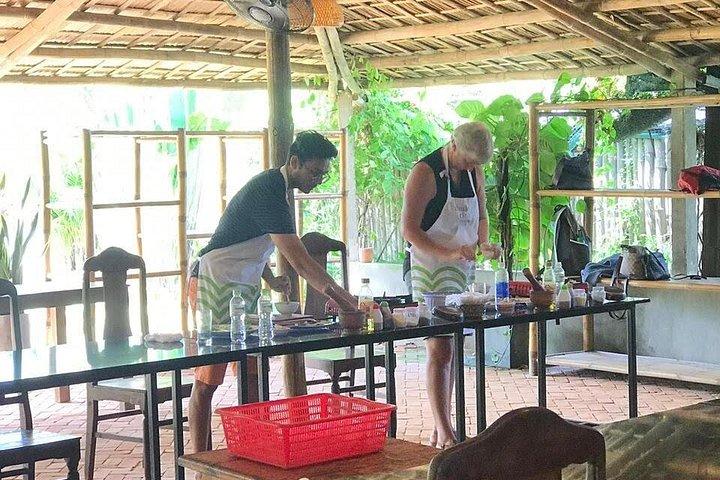 Local Market Tour and Private Cooking Class