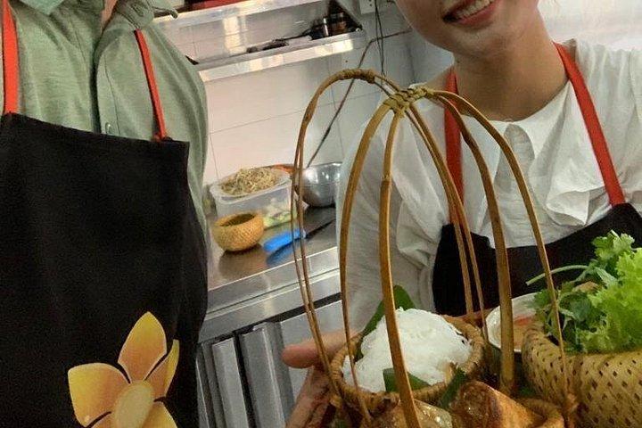 Local Market Tour and Private Cooking Class