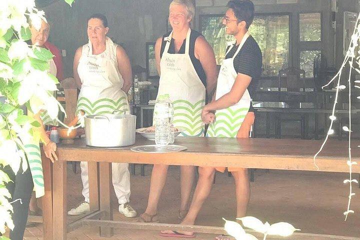 Local Market Tour and Private Cooking Class