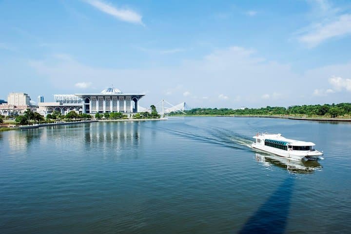 Private Half-Day Putrajaya Tour with Lake Cruise from Kuala Lumpur