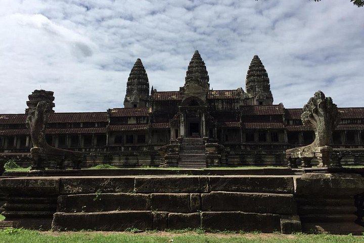 2-Day Private Siem Reap: Angkor Temples & Floating Village