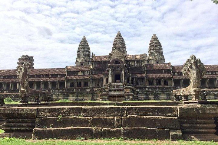 2-Day Private Siem Reap: Angkor Temples & Floating Village