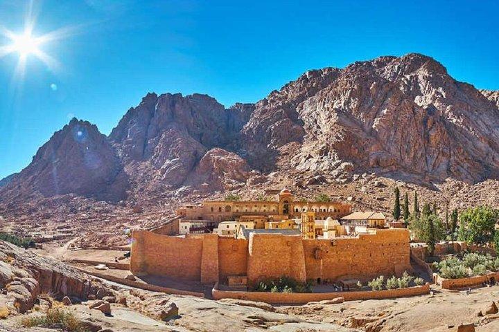 Escursione all'alba e visita al monastero del Monte Sinai e pranzo e pranzo