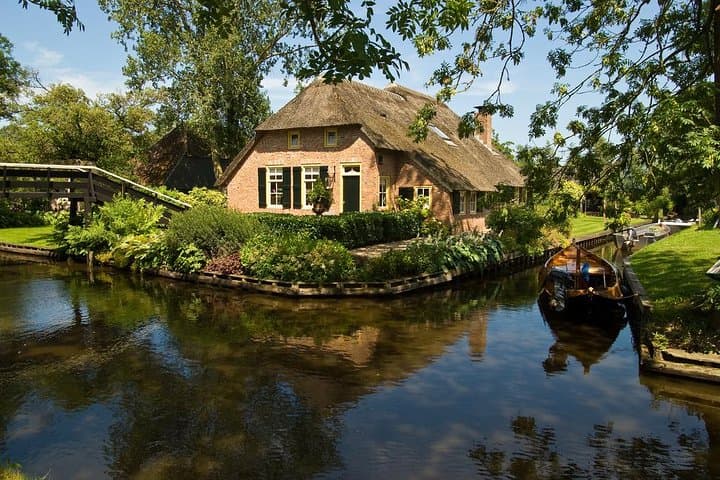 VIP tour: Private full-day tour of the Netherlands with luxury vehicle
