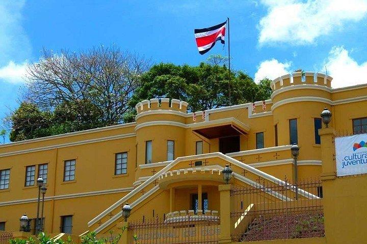 Jungle & Islands Expedition 5 Days Vacation Package