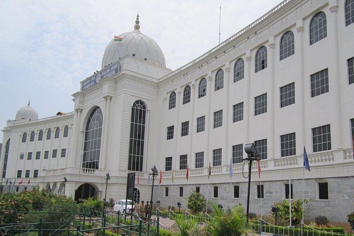 Cult Immersions 4 - Salarjung & Nizam"s Museum & Paigah Tombs