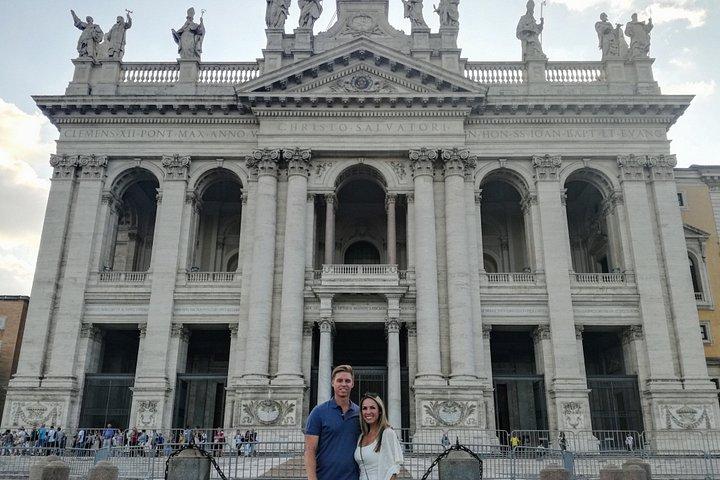 ローマ聖地の散歩ツアー：エルサレムの聖十字架大聖堂、ラターノのサンジョバンニ、スカラサンタ