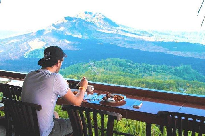 バリの聖なる峰々：キンタマニ火山とベサキの体験
