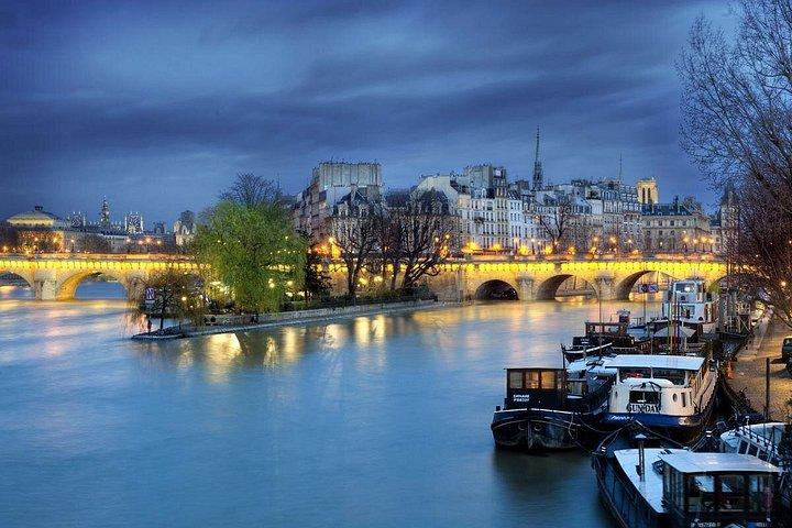 Geführte Sightseeing-Bootsfahrt auf der Seine in Paris mit „Vedettes du Pont Neuf“
