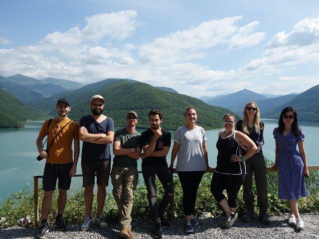 Meraviglie della strada militare: masterclass su Ananuri, Kazbegi e Khinkali