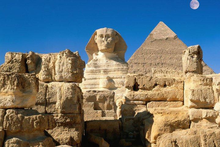 ギザまたはカイロからのピラミッド、エジプト博物館、バザール