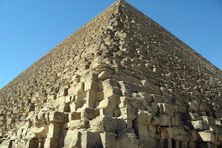 ギザまたはカイロからのピラミッド、エジプト博物館、バザール
