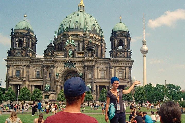 Berlin History Walking Tour with a French-Speaking Guide