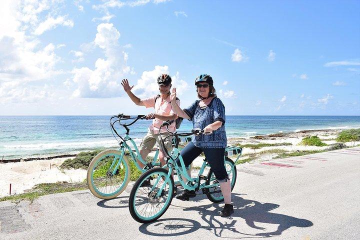 Halbtägige elektrische Fahrradtour von Cozumels Ostseite mit Mittagessen