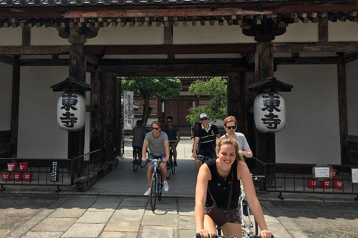京都の名所を巡る 1 日サイクリング ツアー