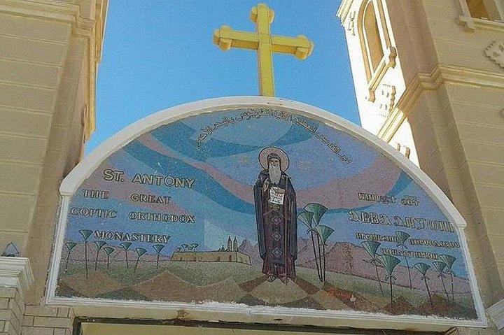 Tour privato dei monasteri del Mar Rosso di un'intera giornata dal Cairo