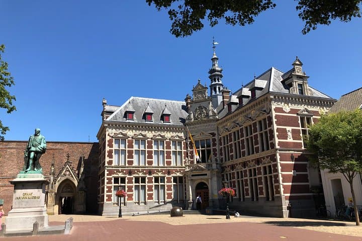 Amsterdam Castle, Cheese Farm & Utrecht City - Private Day Tour