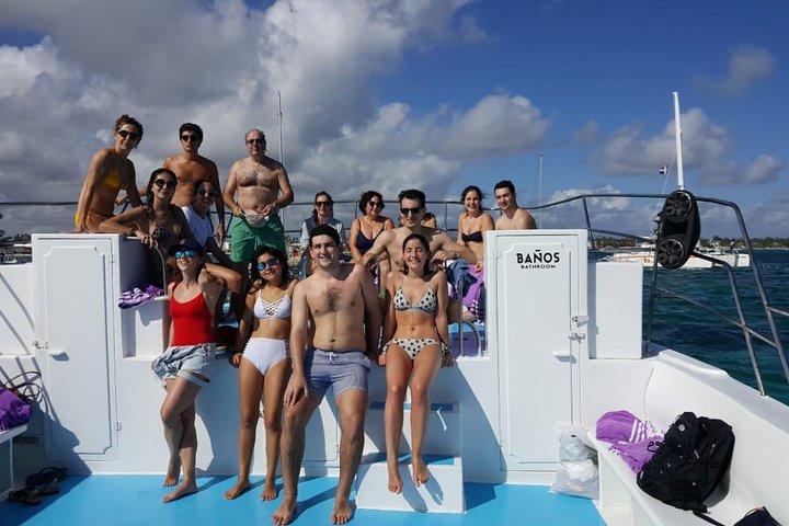 Crociera con barca da festa e snorkeling - Musica, bevande e divertimento ai Caraibi