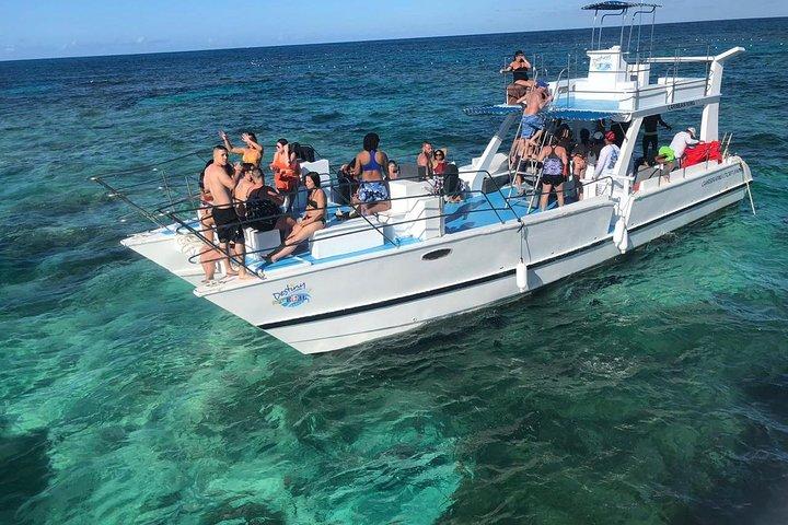 Crociera con barca da festa e snorkeling - Musica, bevande e divertimento ai Caraibi