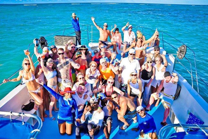 Crociera con barca da festa e snorkeling - Musica, bevande e divertimento ai Caraibi