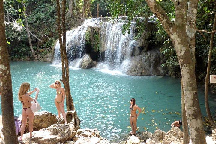 De Banguecoque : Damneon Saduak Floating Market & Erawan Waterfall